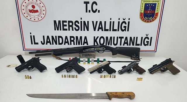 Mersin’de silah ticareti yaptıkları iddiasıyla 2 zanlı yakalandı