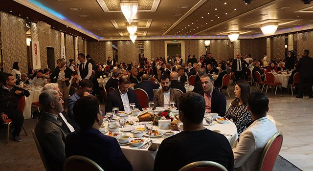 Adana Valisi Köşger koruyucu ailelerle iftarda buluştu