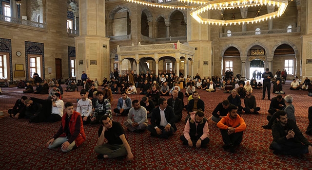 Adana’da 1490 camide vatandaşlar dolandırıcılık olaylarına karşı bilgilendirildi