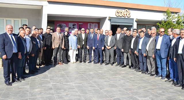 AK Parti Milletvekili Çavuşoğlu, Serik’te muhtarlarla bir araya geldi
