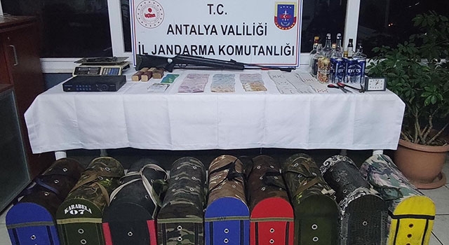 Antalya’da horoz dövüşü yaptırıldığı iddiasıyla 34 şüpheli yakalandı