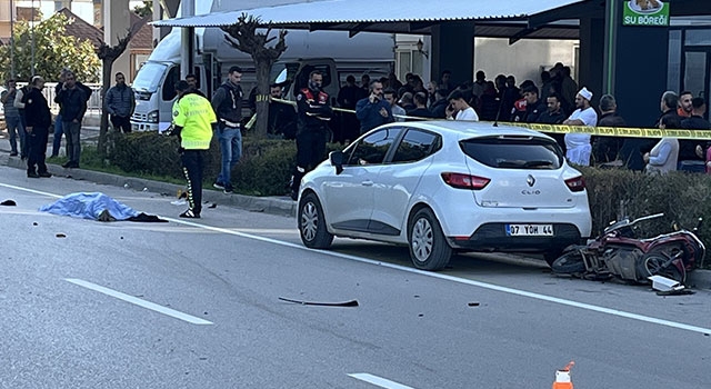 Antalya’da otomobille çarpışan elektrikli bisikletin sürücüsü hayatını kaybetti