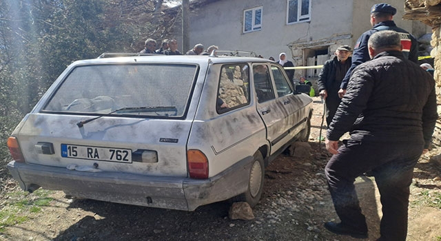 Burdur’da yokuş aşağı hareket eden otomobilin altında kalan sürücü öldü