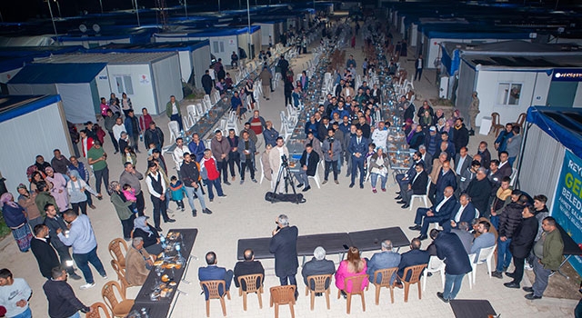 Cumhur İttifakı’nın Hatay Büyükşehir Belediye Başkan adayı Öntürk vatandaşlarla iftar yaptı