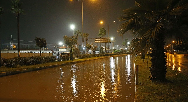 Hatay’da sağanak hayatı olumsuz etkiledi