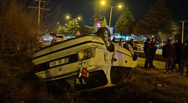 Isparta’da kamyonetle otomobilin çarpıştığı kazada 5 kişi yaralandı