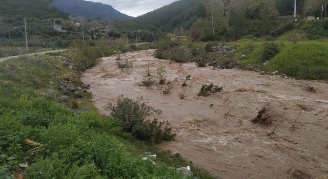 Karaçay’ın Dere Yatağı Tehlike Oluşturuyor