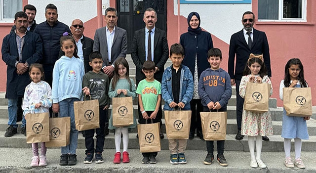 Kaymakam Solmaz’dan öğrencilere bayram hediyesi