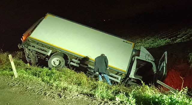 Osmaniye’de şarampole devrilen kamyonetin sürücüsü yaralandı