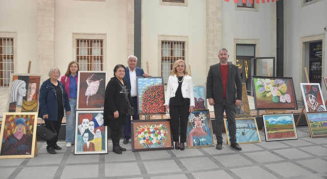 Tarsus’ta engelliler yararına resim sergisi açıldı