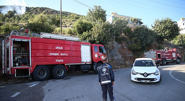 Alanya’da ormanlık alanda çıkan yangın kontrol altına alındı