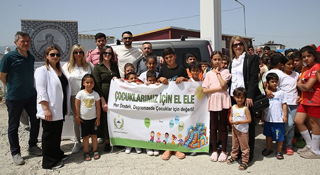 Almanya’dan gönderilen oyuncaklar, Hatay’da depremzede çocuklara ulaştırıldı