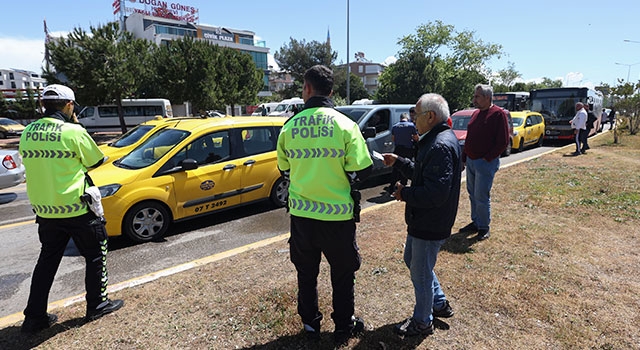 Antalya’da 7 aracın karıştığı kazada 8 kişi yaralandı