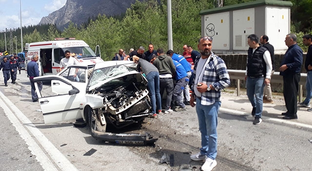 Burdur’da iki otomobilin çarpıştığı kazada 1 kişi öldü 7 kişi yaralandı