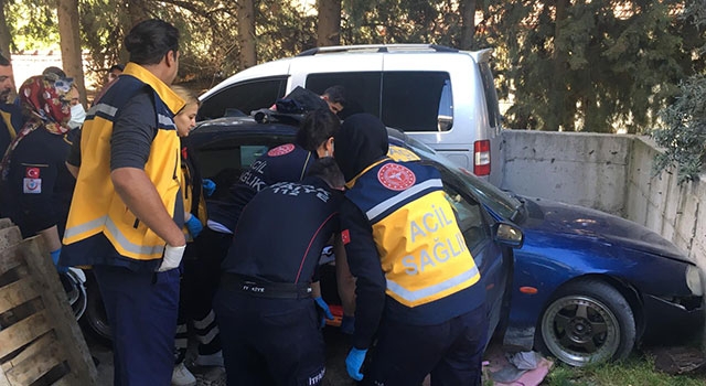 Burdur’da otoparkta duvara çarpan otomobilin sürücüsü yaralandı