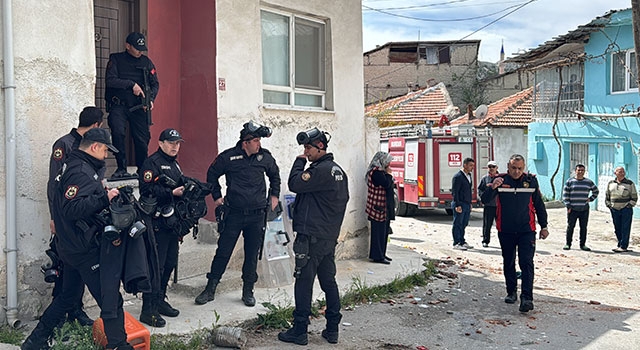 Burdur’da şizofreni hastasını kontrol altına almaya çalışan 4 polis hastanelik oldu