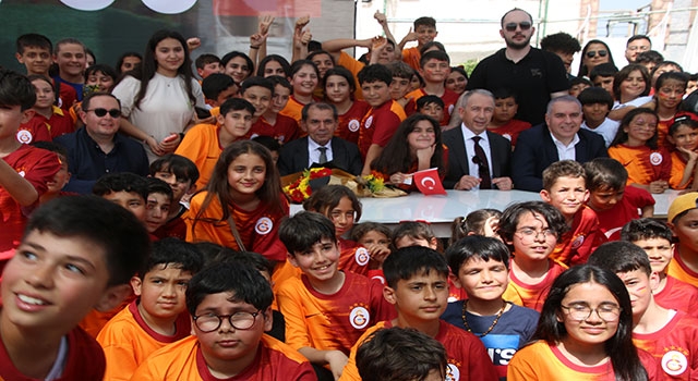 Galatasaray Kulübü Başkanı Dursun Özbek, Hatay’da ziyaretlerde bulundu