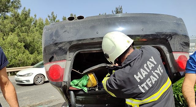 Hatay’da aydınlatma direğine çarparak devrilen otomobilin sürücüsü yaralandı