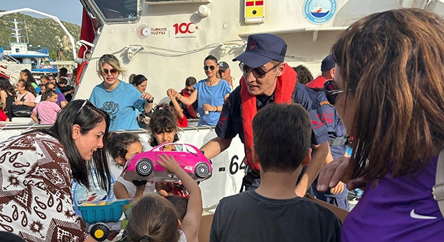 Hatay’da çocuklara yönelik gemiyle deniz turu düzenlendi