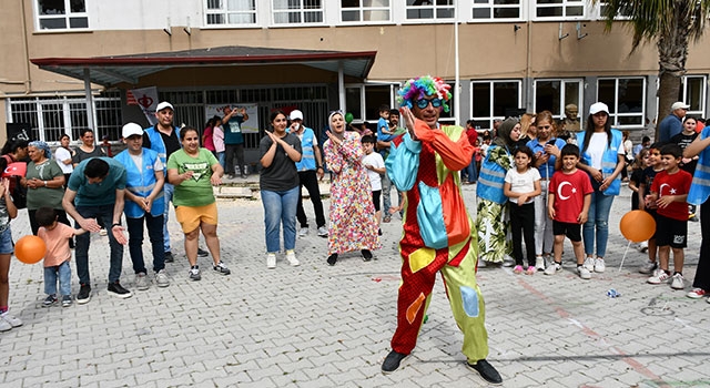 Hatay’da depremzede çocuklar için şenlik düzenlendi