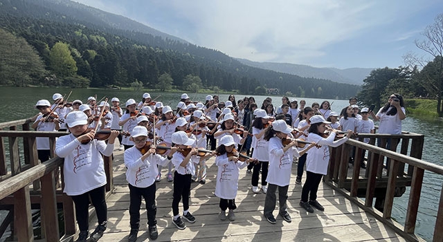 Hataylı depremzede öğrenciler, Bolu’da konser verdi