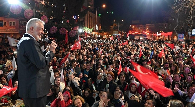 Isparta Belediye Başkanlığını yeniden kazanan AK Parti’li Başdeğirmen, vatandaşlara hitap etti