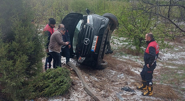 Isparta’da minibüs bahçeye devrildi, bir kişi öldü, 8 kişi yaralandı