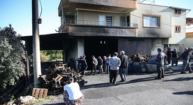 Mersin’de depoda çıkan yangın söndürüldü