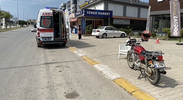 Serik’te otomobille çarpışan motosikletin sürücüsü yaralandı