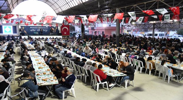 Belediyenin Mahalle İftarında Binlerce Vatandaş Bir Araya Geldi