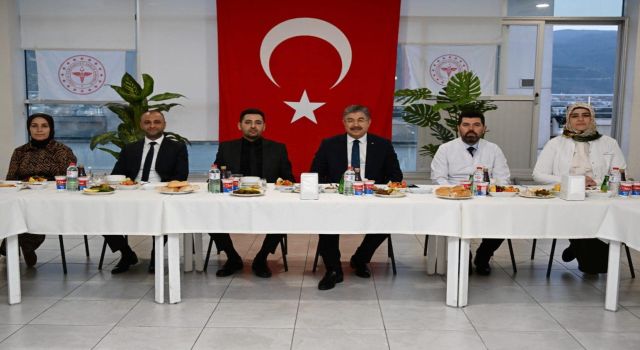 Vali Yılmaz, Tıp Bayramı’nda Sağlık Çalışanlarıyla İftarda Buluştu