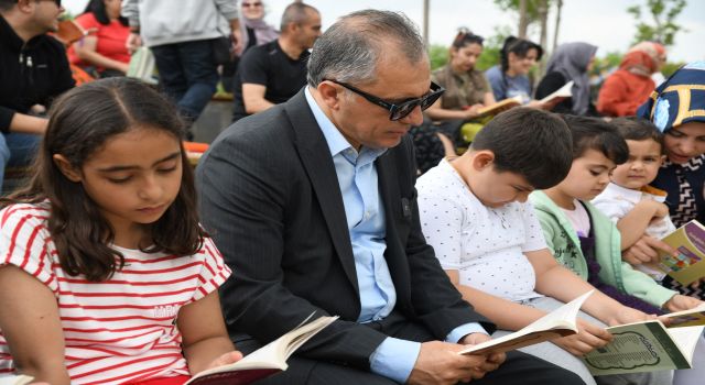 Kitapseverler Millet Bahçesi’nde Buluştu
