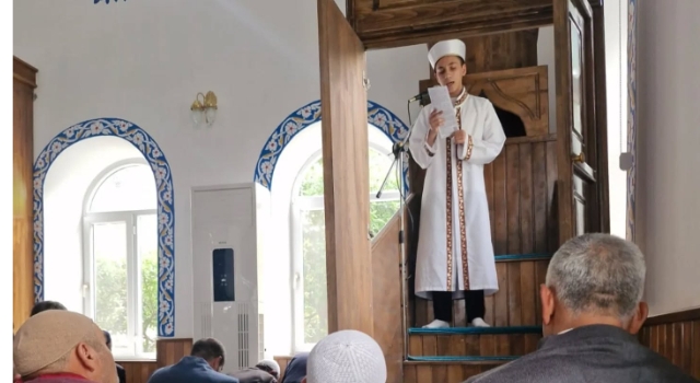 Toprakkale'de Öğrenciler Cuma Namazına Öncülük Etti