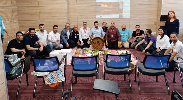 Bahçe Devlet Hastanesi’nde 1 Mayıs’a çiğ köfteli kutlama