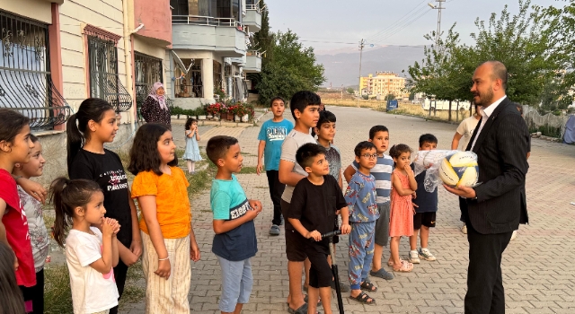 Başkan Uyutmaz, Çocukların Voleybol Filesi Talebini Anında Yerine Getirdi