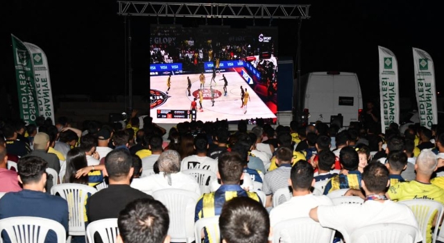 Fenerbahçe'nin Avrupa Zaferi Osmaniye'de Dev Ekranda İzlendi