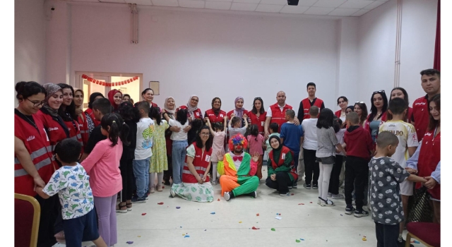 Genç Kızılay Kulübü’nden Huzurevi ve Çocuk Evine Anlamlı Ziyaret