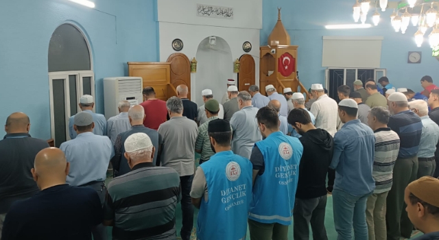 KYK'da Kalan Öğrenciler Sabah namazında Buluştu