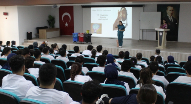 Osmaniye Devlet Hastanesi'nde Stajyer Öğrencilere Uyum Eğitimi Verildi