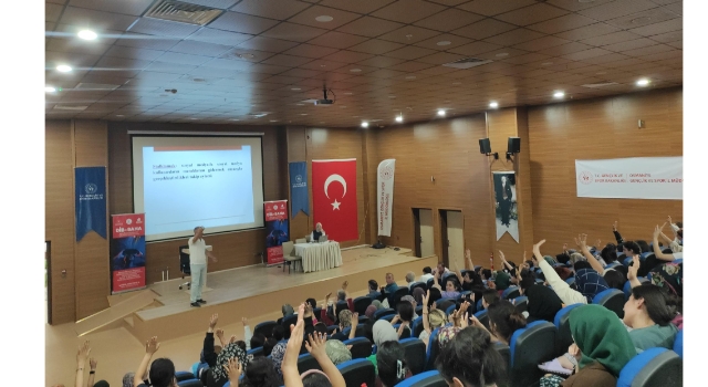 Osmaniye Kayıboyu Yurdu’nda dijital farkındalık buluşması