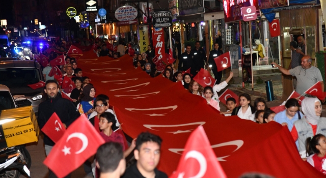 Osmaniye’de 19 Mayıs Coşkusu: Dev Türk Bayrağıyla Yürüyüş Yapıldı