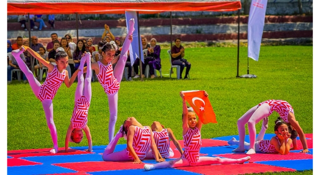 Toprakkale’de 19 Mayıs Coşkusu Stadyumda Yaşandı