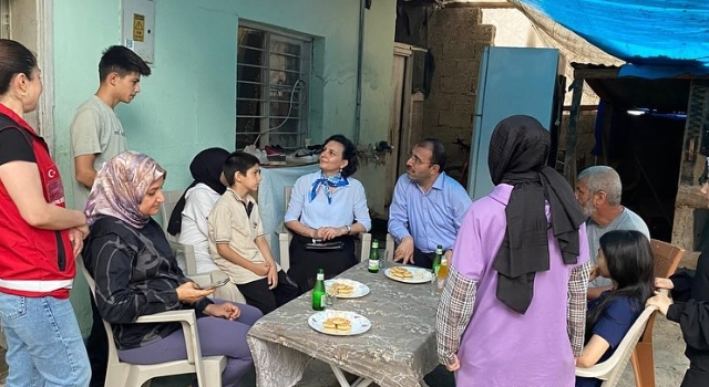 7 Çocuğuna Tek Başına Bakan Babaya Sürpriz Ziyaret