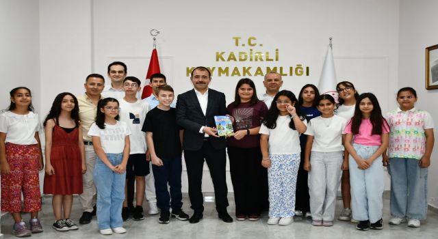 BİLSEM Öğrencilerinden Kaymakama Masal Kitabı Sürprizi