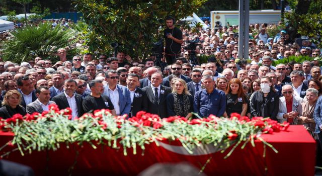 Ferdi Zeyrek'in Cenazesine Asu Kaya'da Katıldı