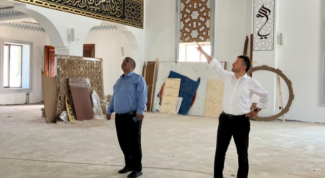 İl Müftüsü Çakmak, Şehitlik Camii İnşaatında İnceleme Yaptı