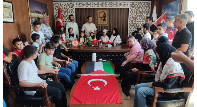 Kadirli’de öğrenciler harçlıklarını Gazze’ye gönderdi
