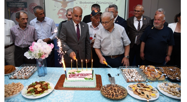 Osmaniye Belediyesi’nden huzurevinde Babalar Günü kutlaması