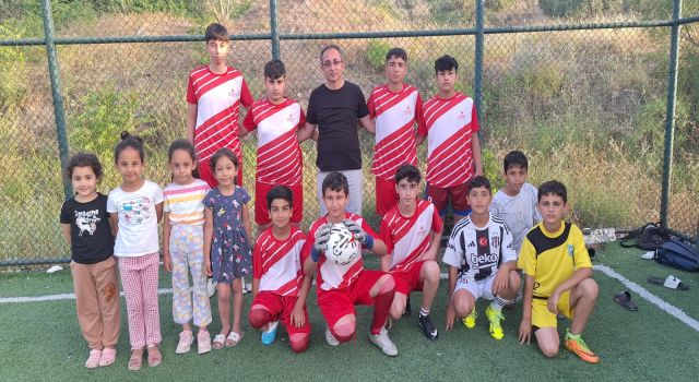 Özgür Özel Sözünü Tuttu, O Çocuklara Forması Ulaştı