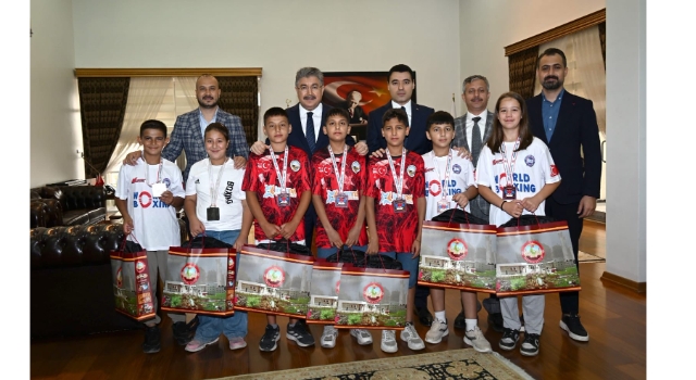 Başarılı Minik Boksörler Vali Yılmaz’ı Ziyaret Etti